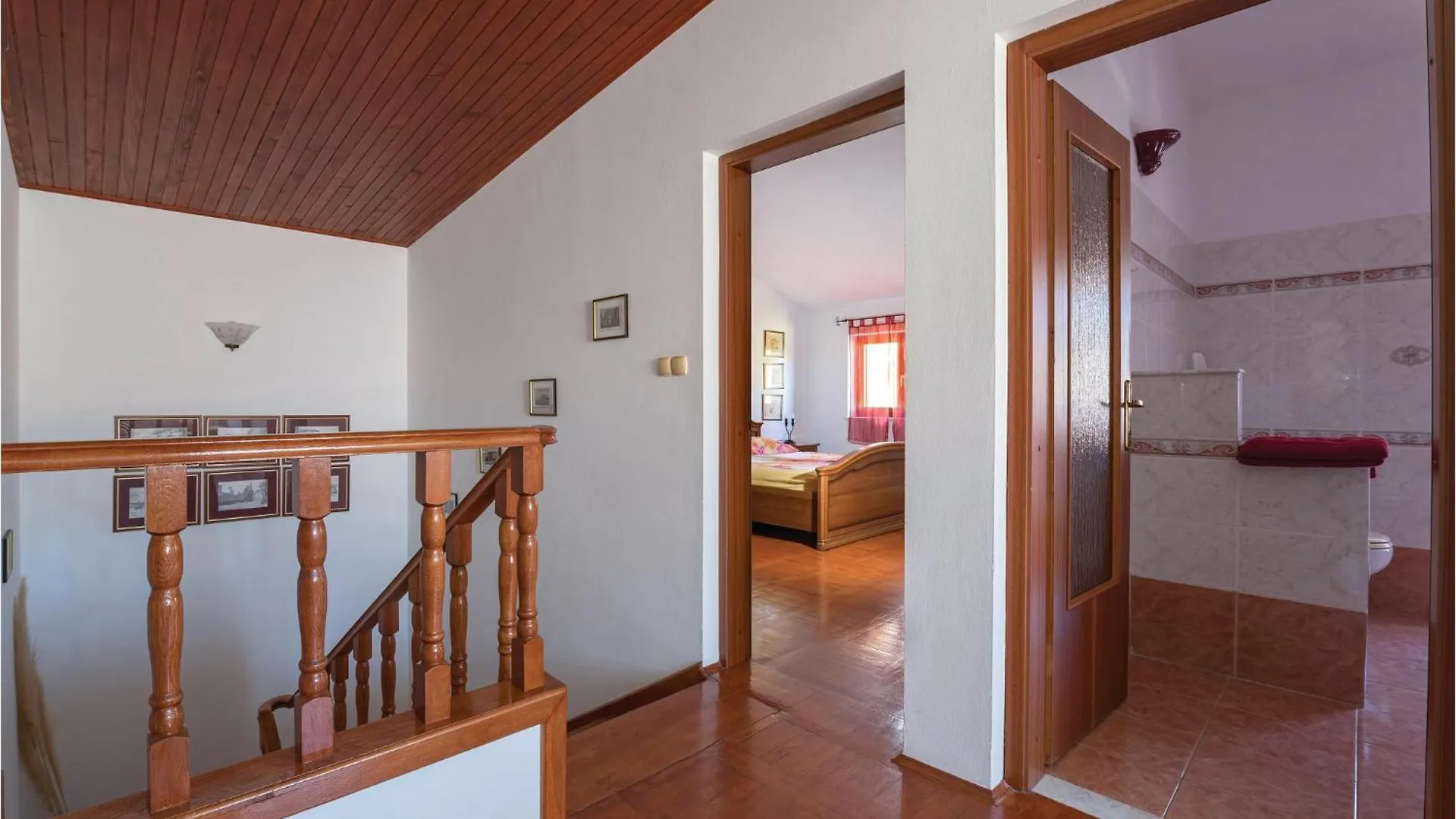 בית נופש פרמנטורה Lovely Home In Pula With Kitchen